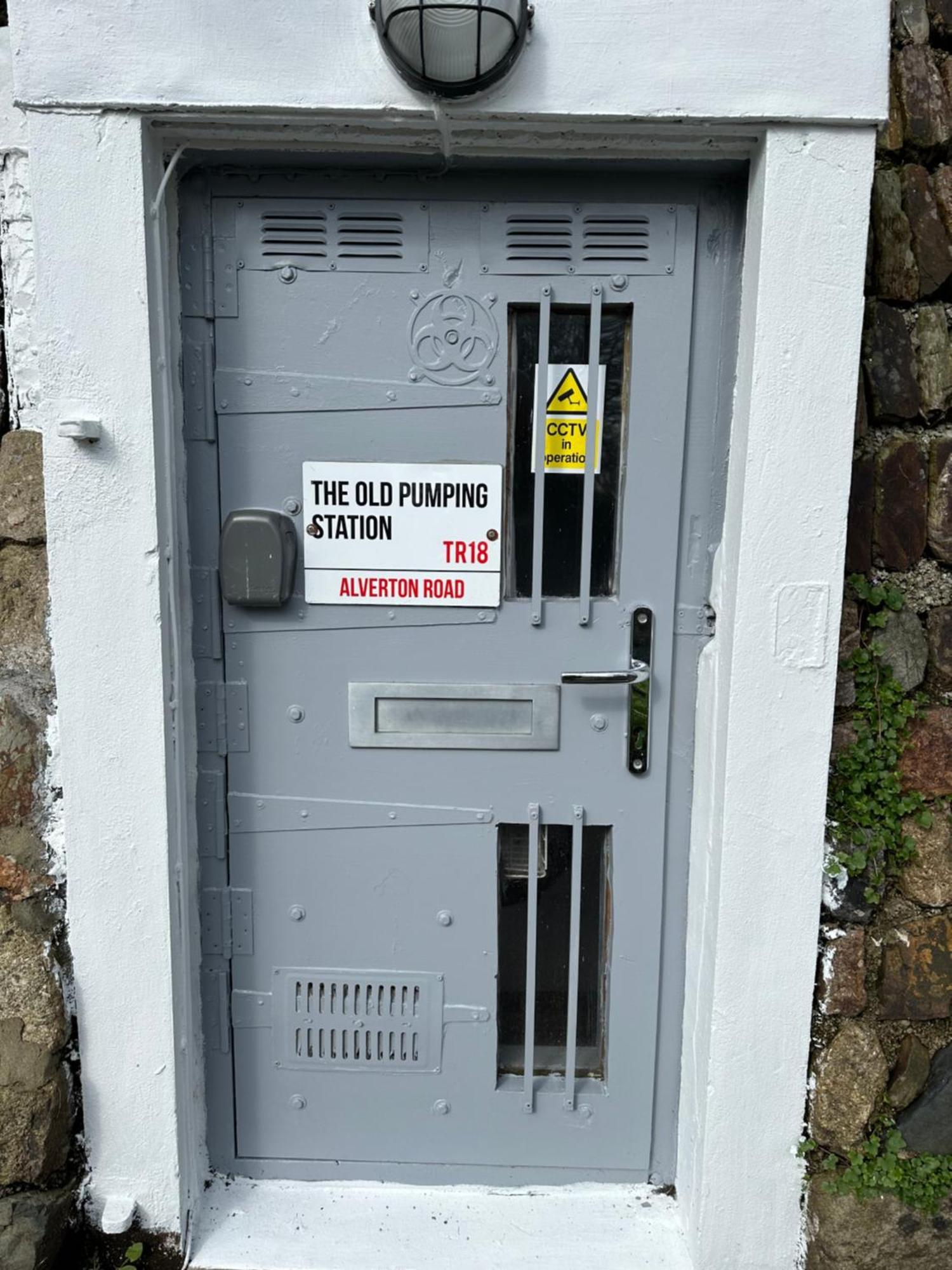 The Old Water Pumping Station Quirky Underground Hobbit House Apartment Penzance Exterior foto